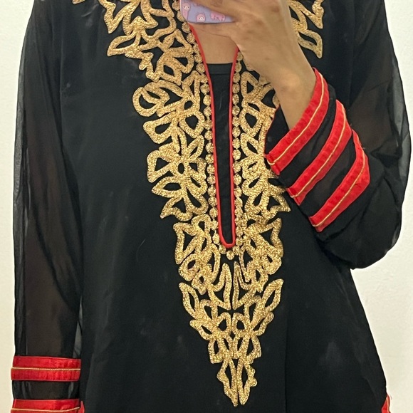 Black tunic top with gold threaded detailing - Picture 6 of 7